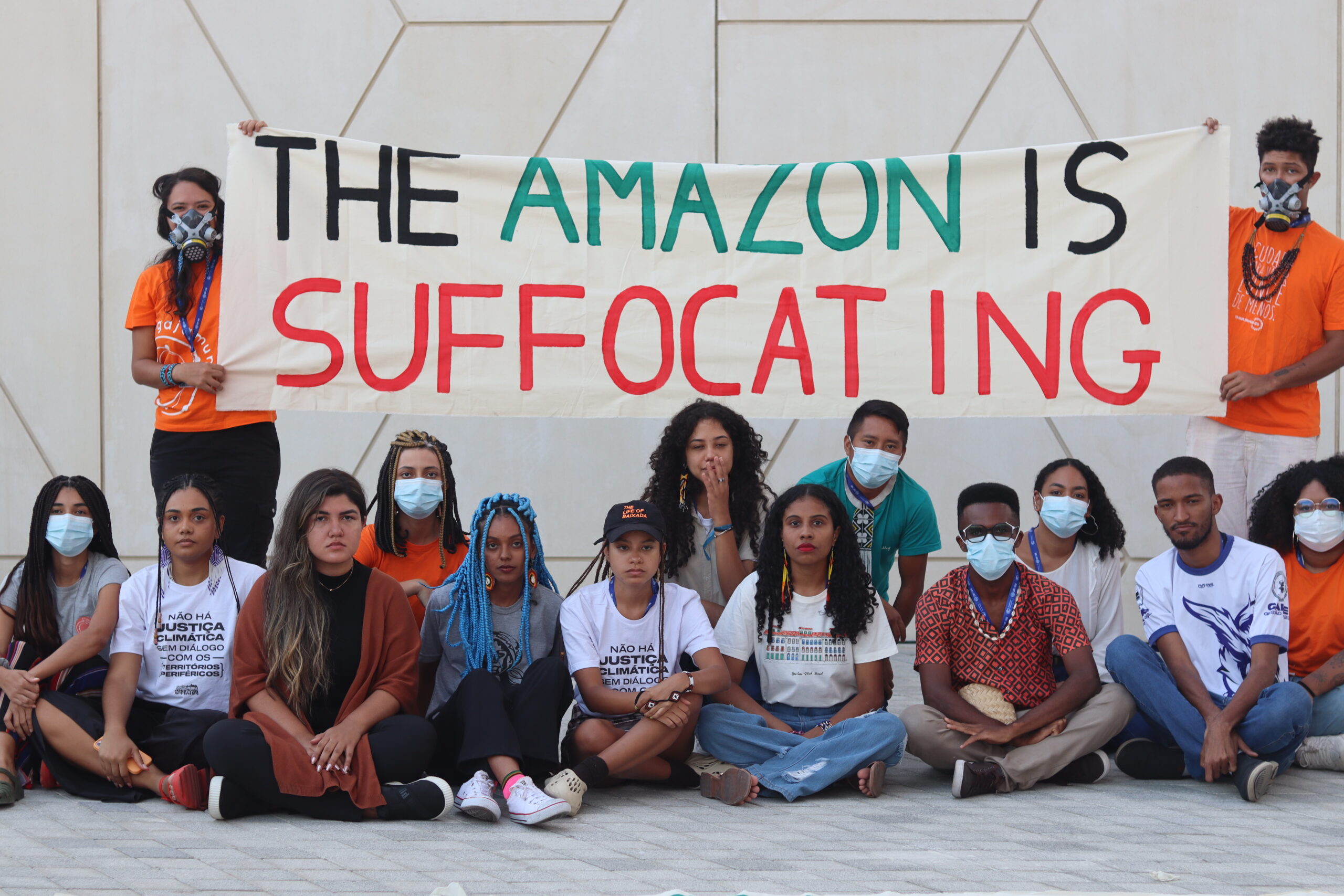  COP28: Performance denuncia los impactos de los incendios en la Amazonia